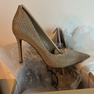 MICHAEL KORS Keke pump. Color pale gold. Glitter chain mesh. Women size US 9.5